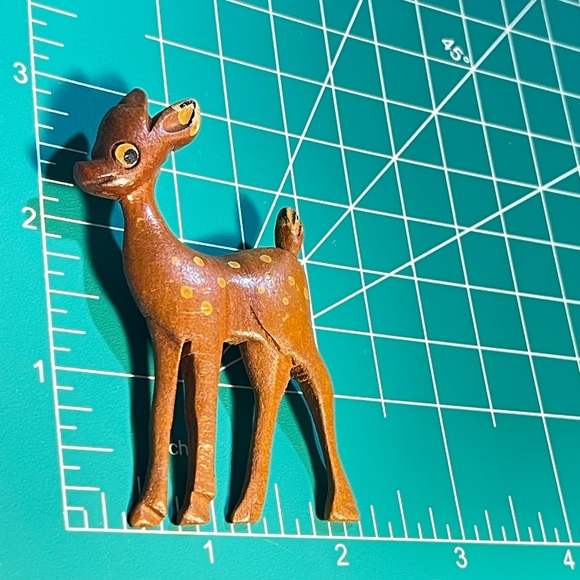 VTG 40s Hand Carved Brown Wooden Fawn Brooch 3”Lx2.5”W - Picture 1 of 11